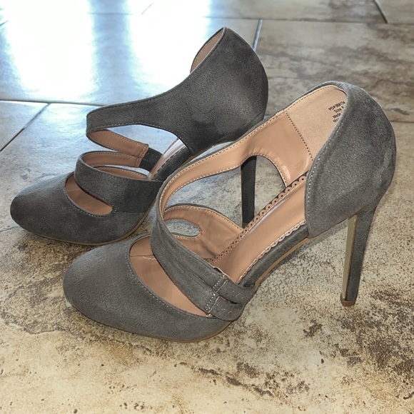 JOURNEE Collection ZEERA style grey suede high heel shoe size 8 - Picture 4 of 10